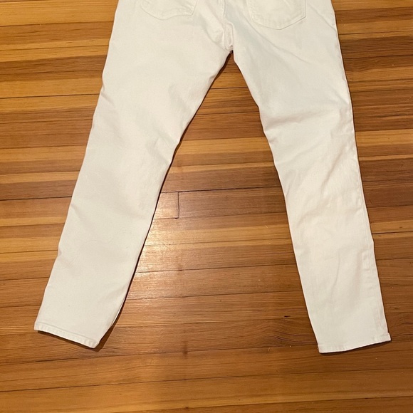 Old Navy Men’s White Slim Fit Jeans - Picture 5 of 9